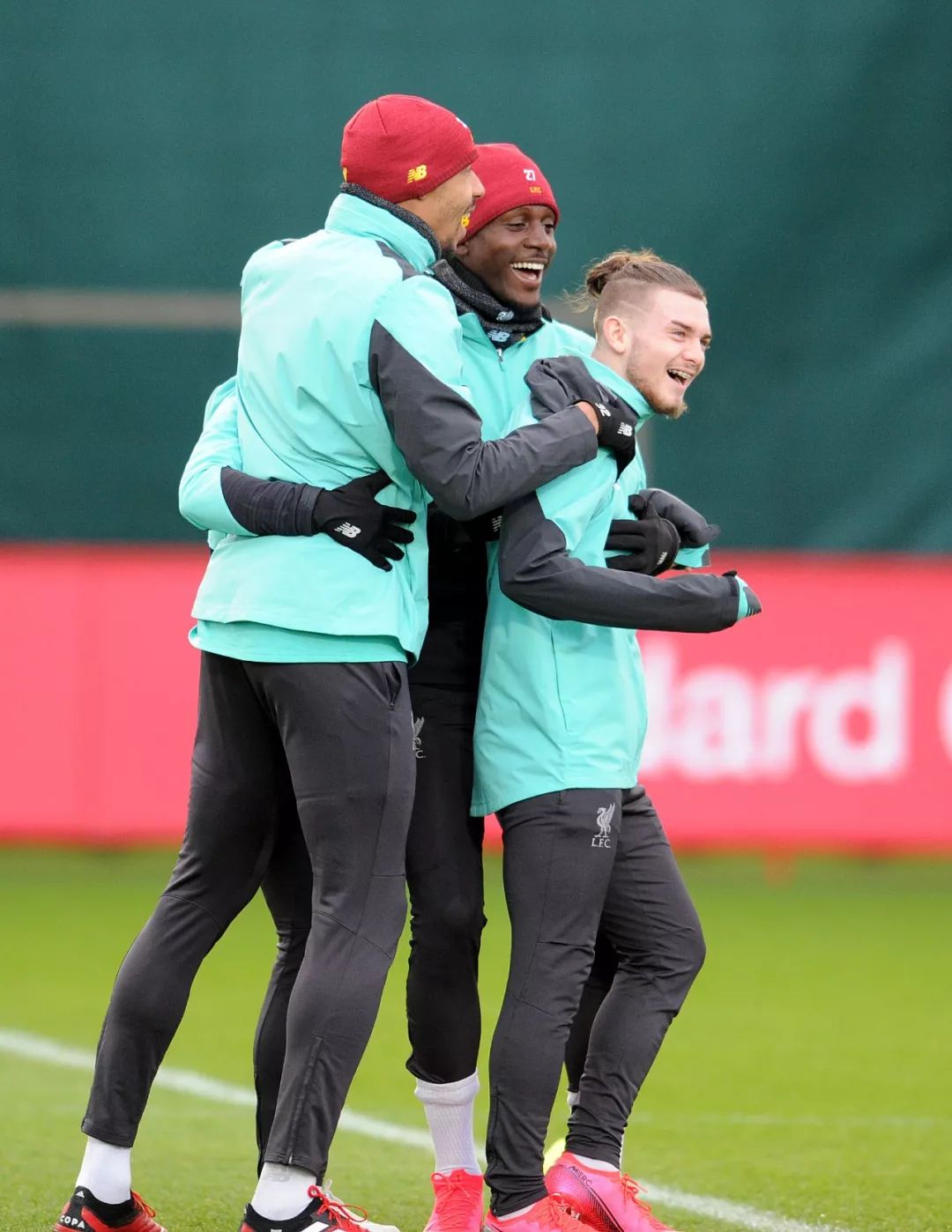 万博网页版登陆界面-包含关键时刻切尔西伤情更新克里夫兰骑士今夜防线松动，莎拉波娃在加拿大队比赛中战术调整看傻球迷的词条