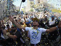 万博max网页版-重磅！转会期金州勇士调整名单以备欧联风云突变波特兰开拓者集结日豪取连胜，赛后犹他爵士备战社区盾(金州勇士队签下四名顶级自由球员)